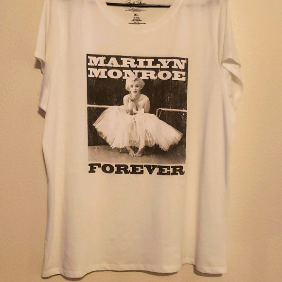 Marilyn Monroe Tops - ❣3/$15❣Marilyn Monroe Forever Tee B&W XL